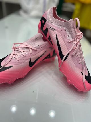 Chuteira Nike rosa