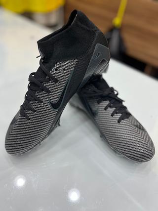 Chuteira Nike preto