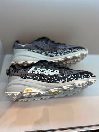Tênis Hoka Speedgoat 6 one one preto branco