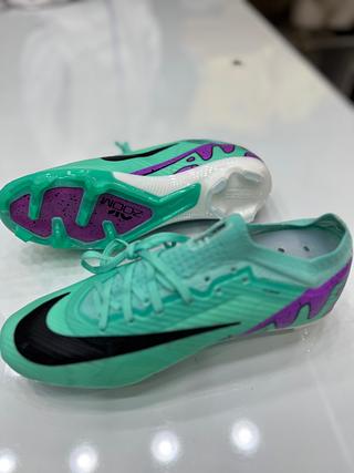 Chuteira Nike verde